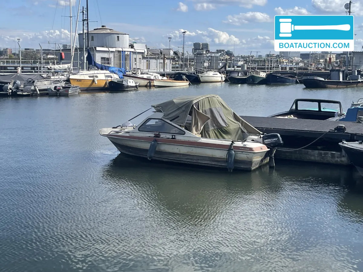 foto: 8 Motorboat 400