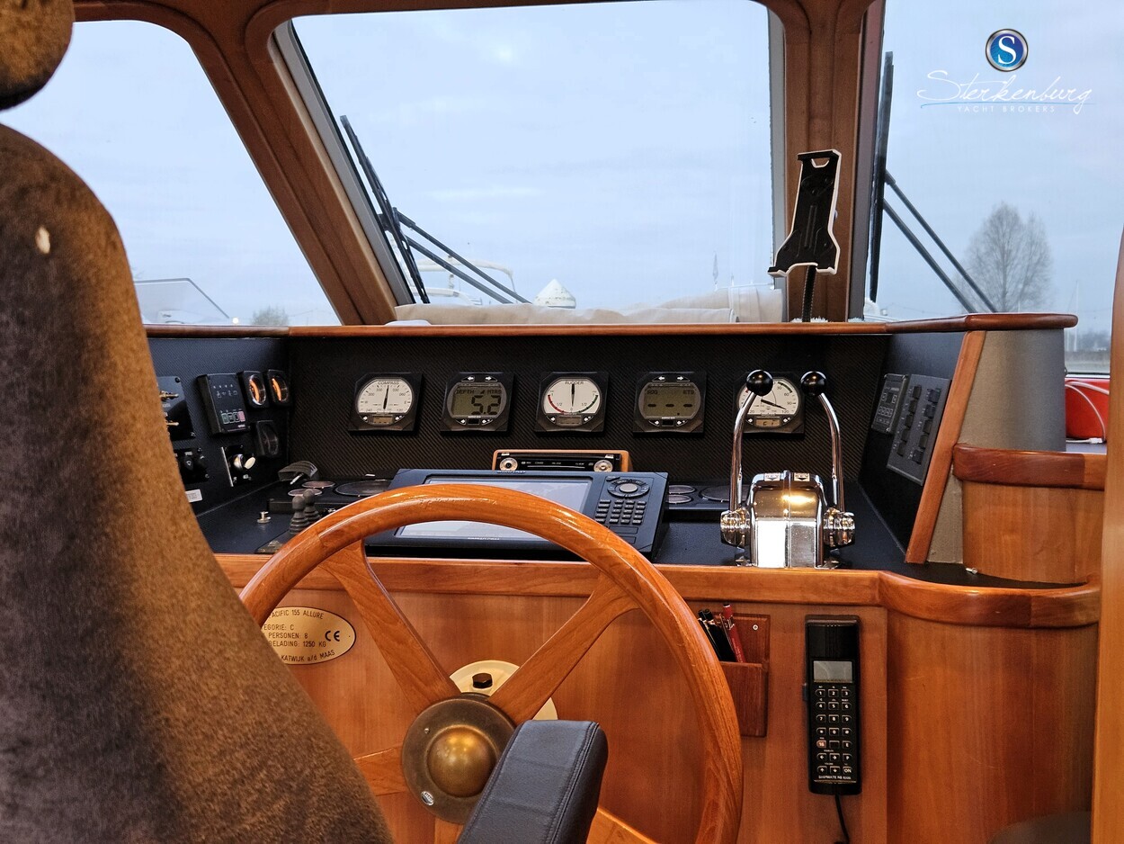 foto: 30 Pacific 155 Allure