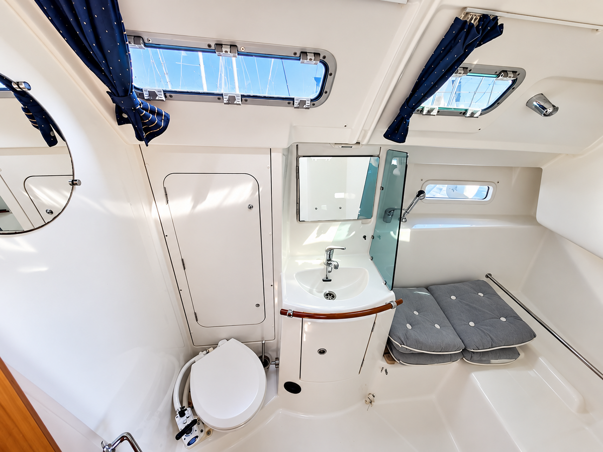 foto: 25 Beneteau Oceanis 373 Clipper