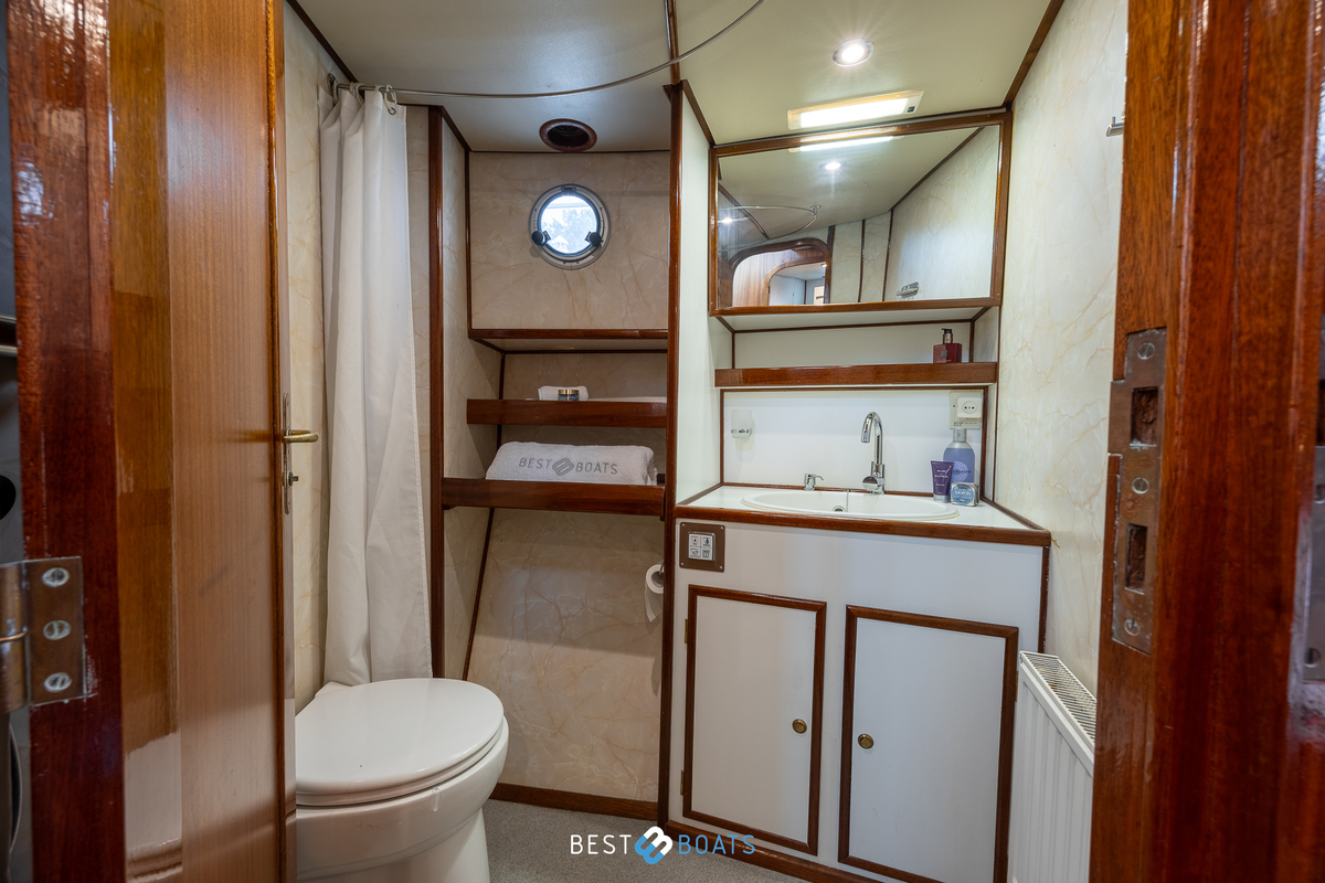 foto: 72 Tradewind 33