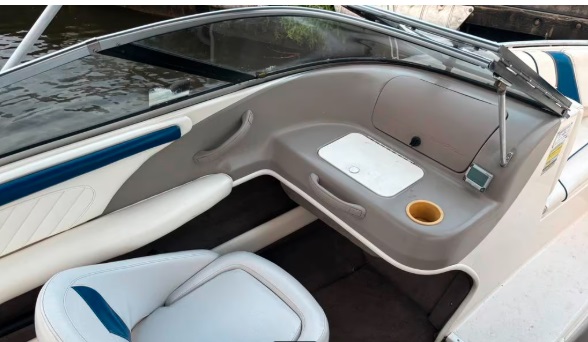 foto: 6 Montery4.3L Mercruiser V6