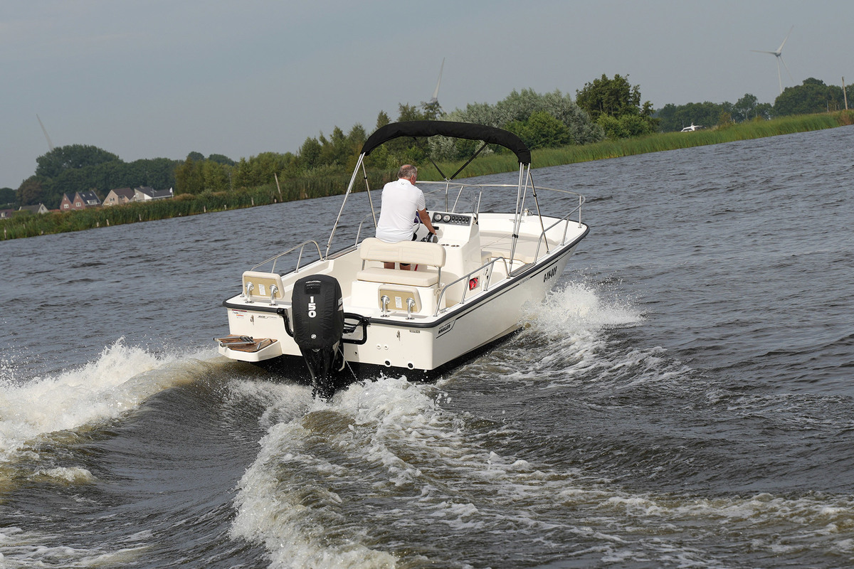 foto: 34 Boston Whaler 190 Montauk