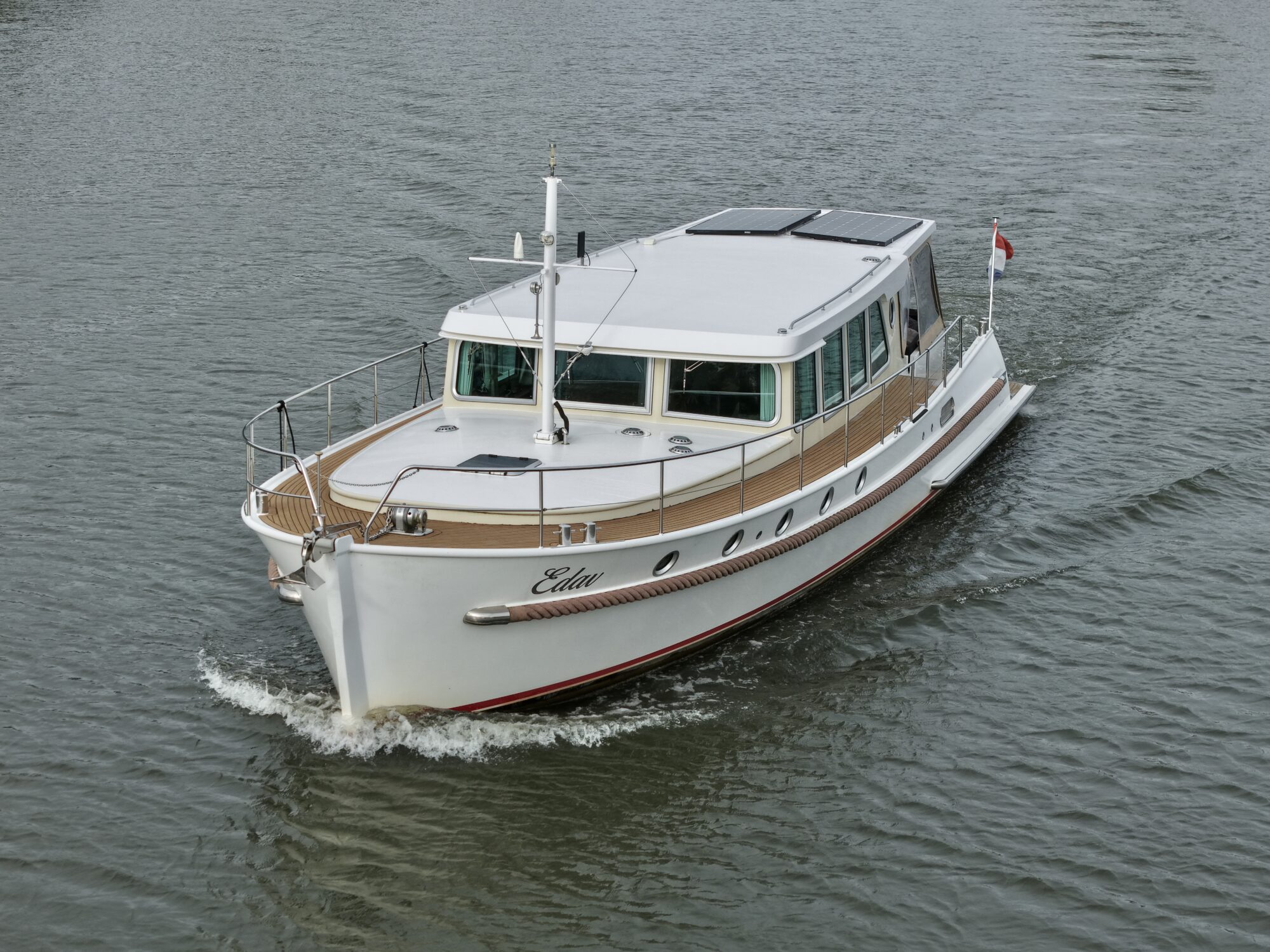 foto: 116 Serious Yachts Serious Yachts Gently Low Bridge 45 Sedan