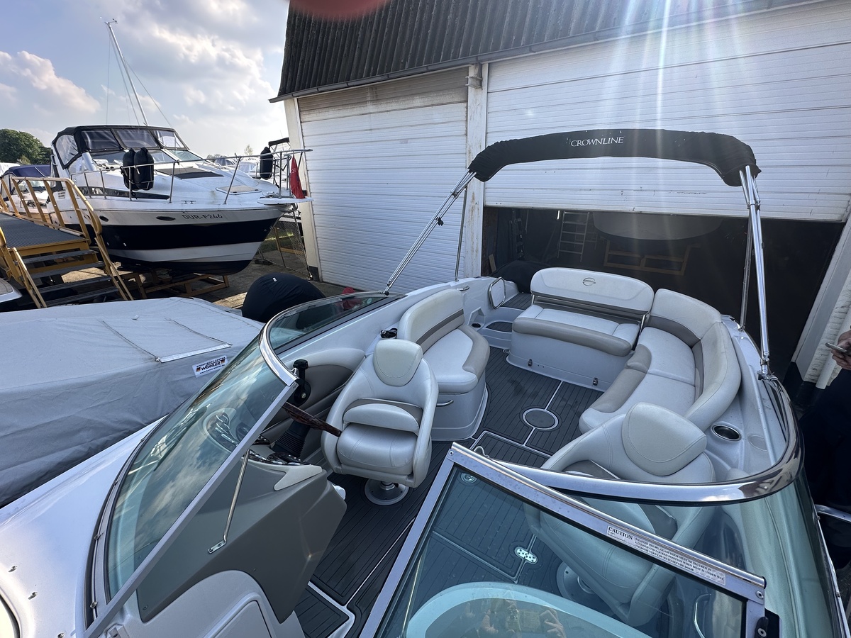 foto: 18 Crownline E6