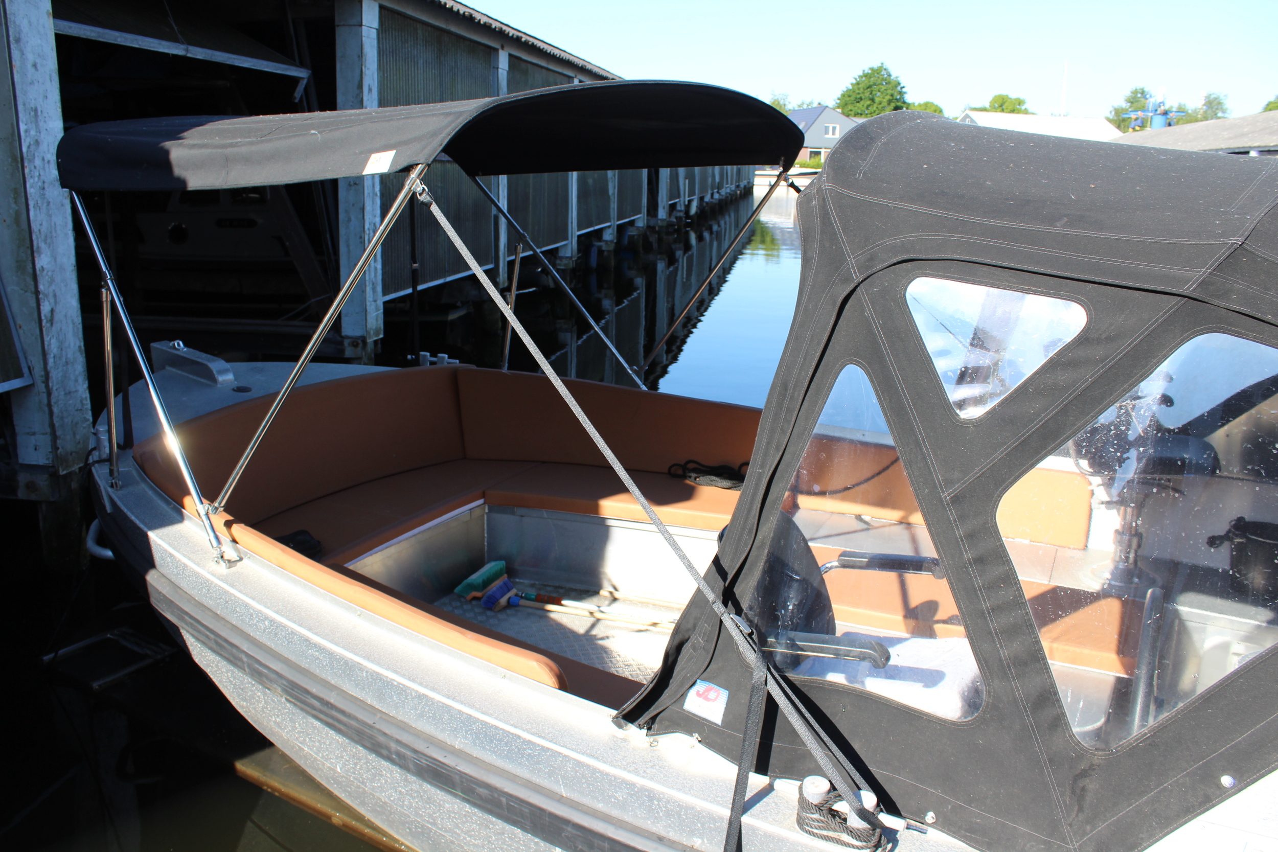 foto: 30 Black Fish Cabin 850 XL
