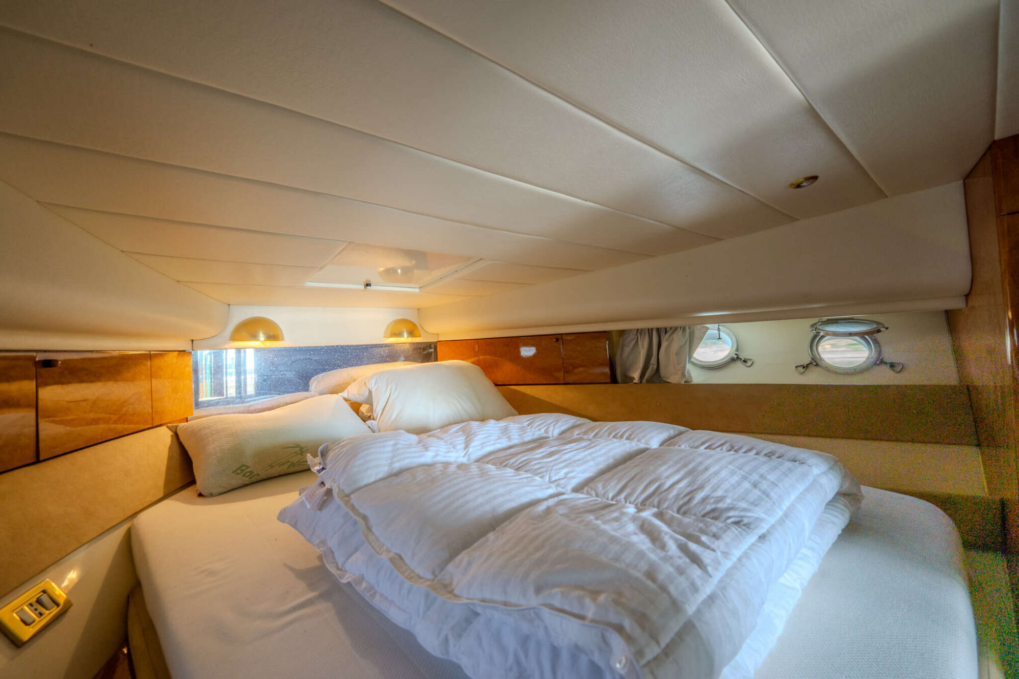 foto: 48 Mochi Craft Mochi Craft 43 Flybridge