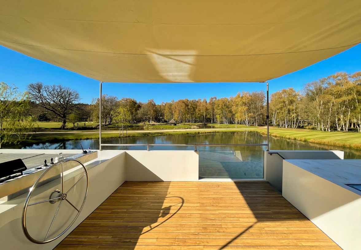 foto: 16 MX4 Houseboat MOAT