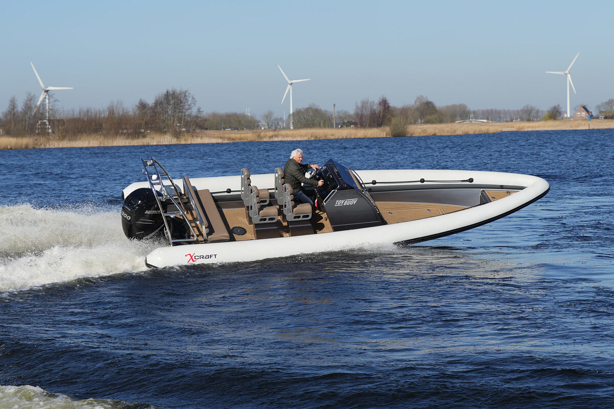 foto: 43 X-Craft R808