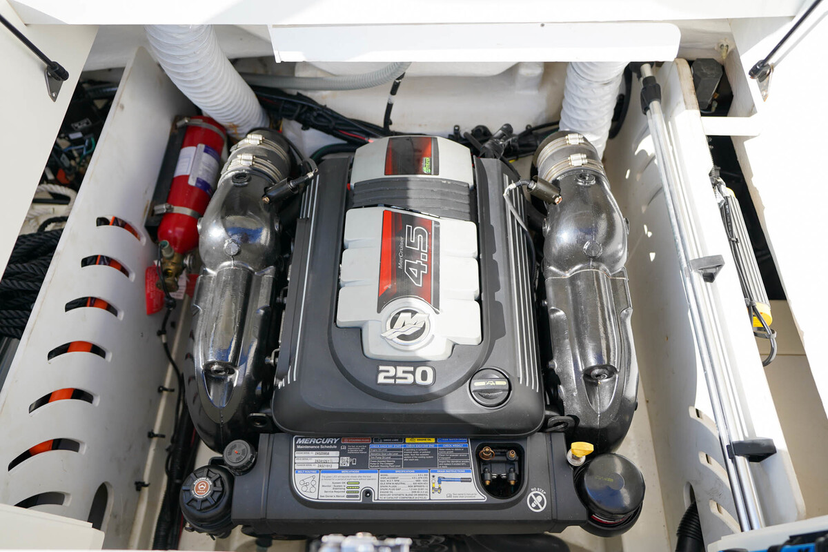 foto: 43 Sea Ray Sun Sport 230