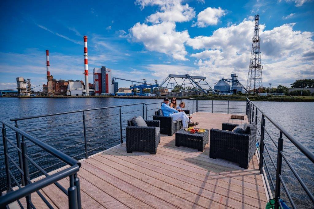 foto: 44 Shogun Mobile Houseboat