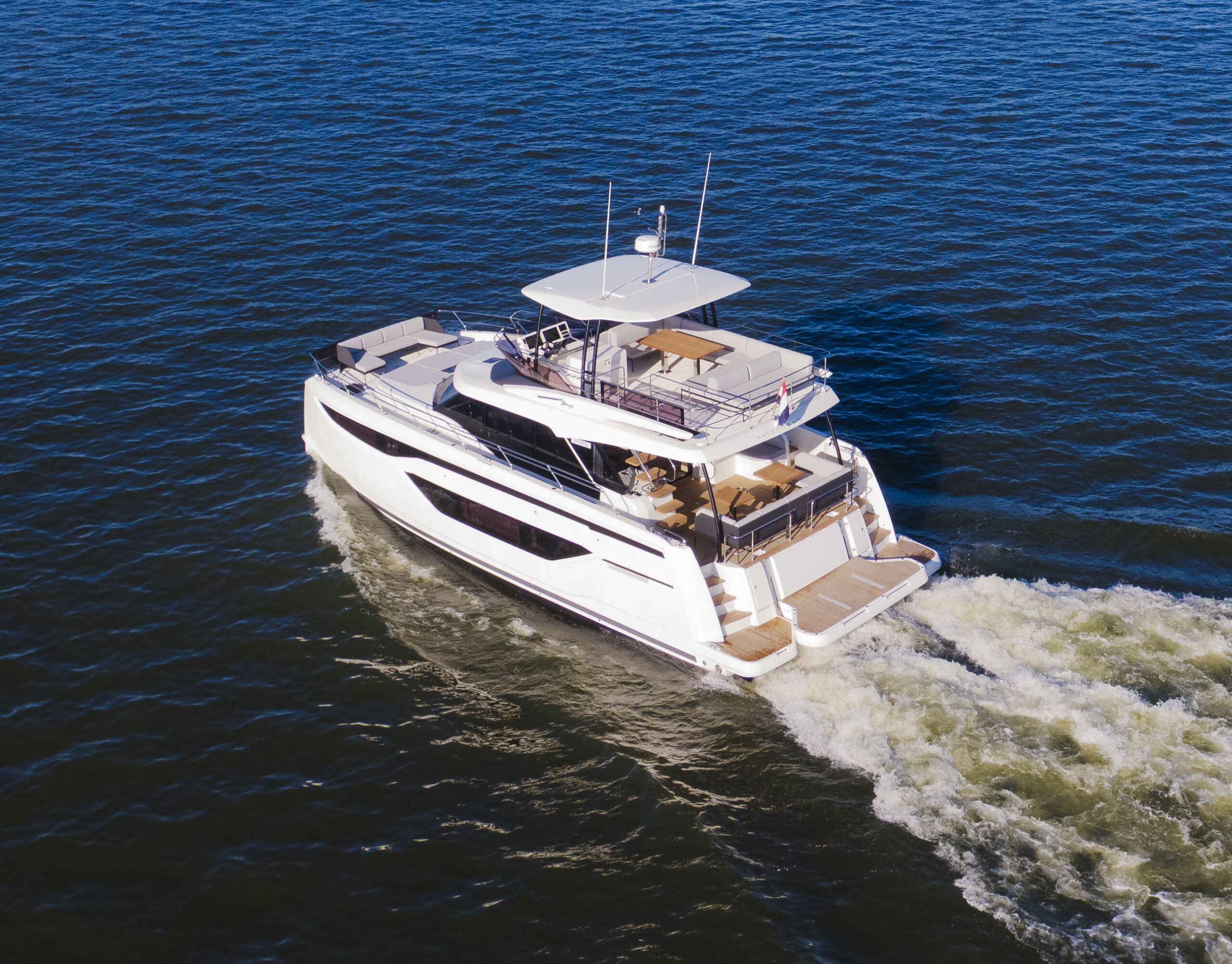 foto: 46 Prestige M48