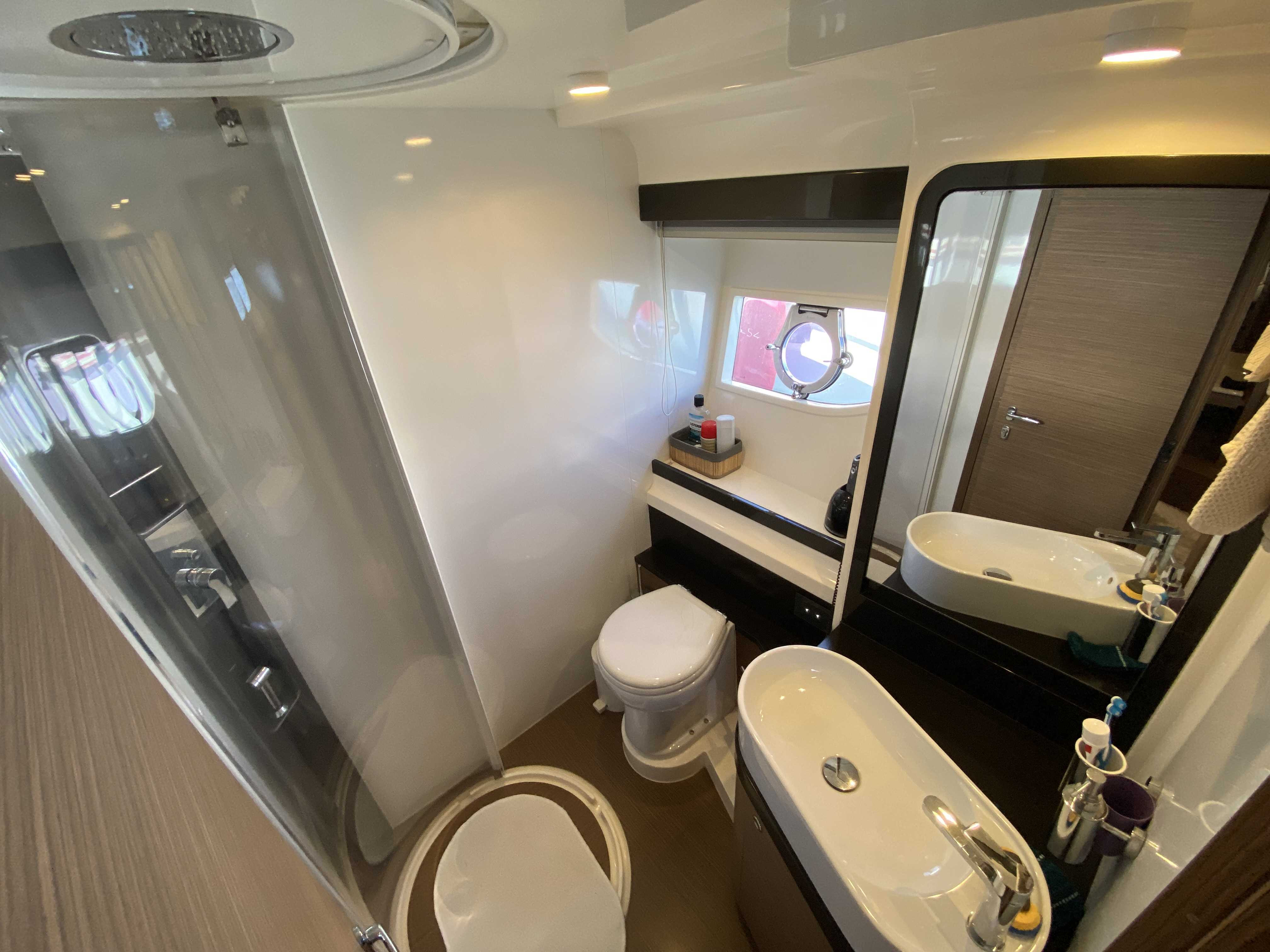 foto: 21 Ferretti 550