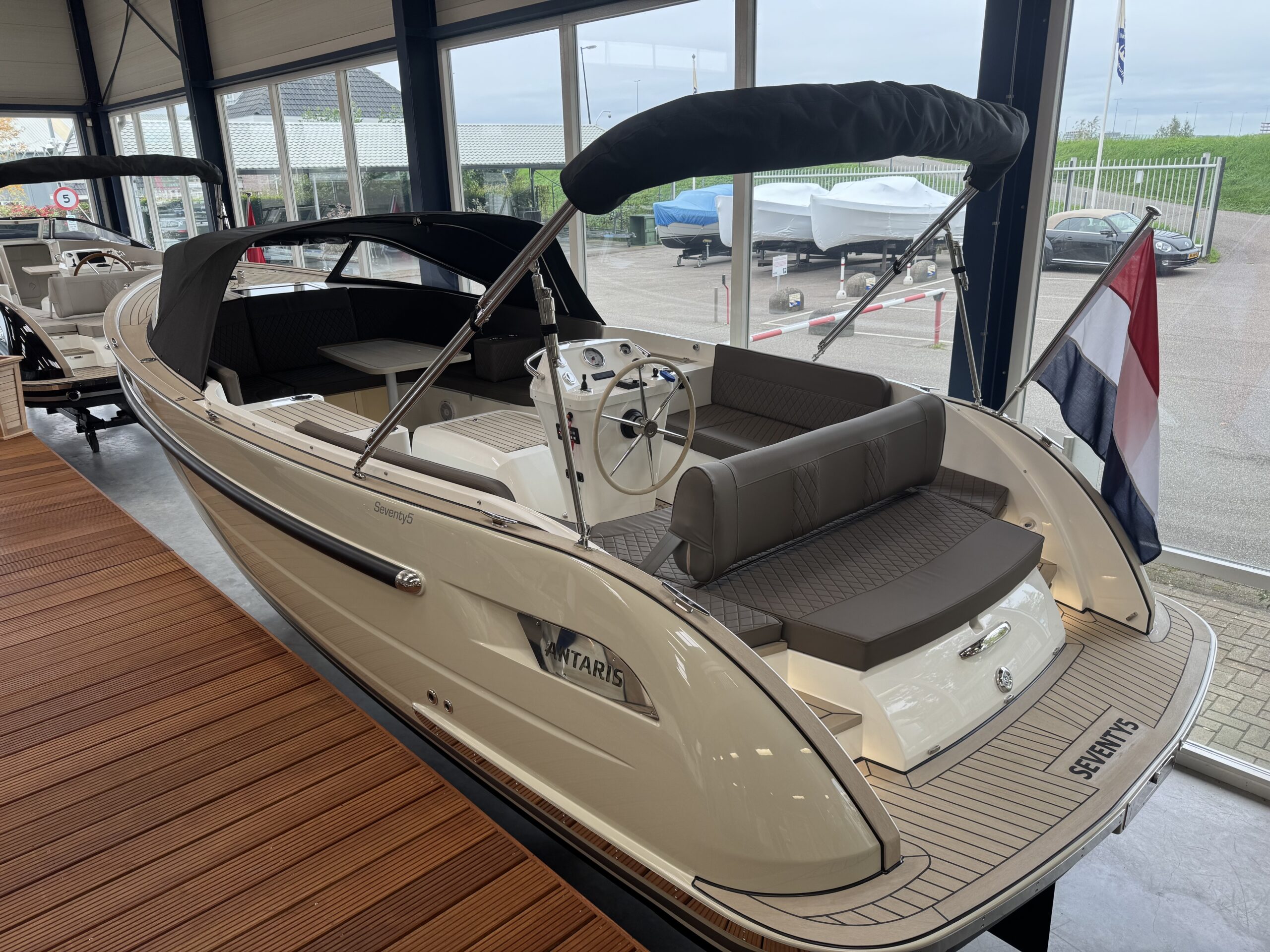 foto: 13 Antaris Seventy5 (op voorraad)