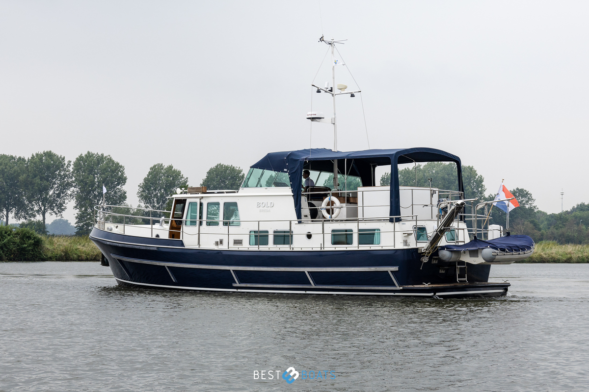 foto: 73 Tradewind 33