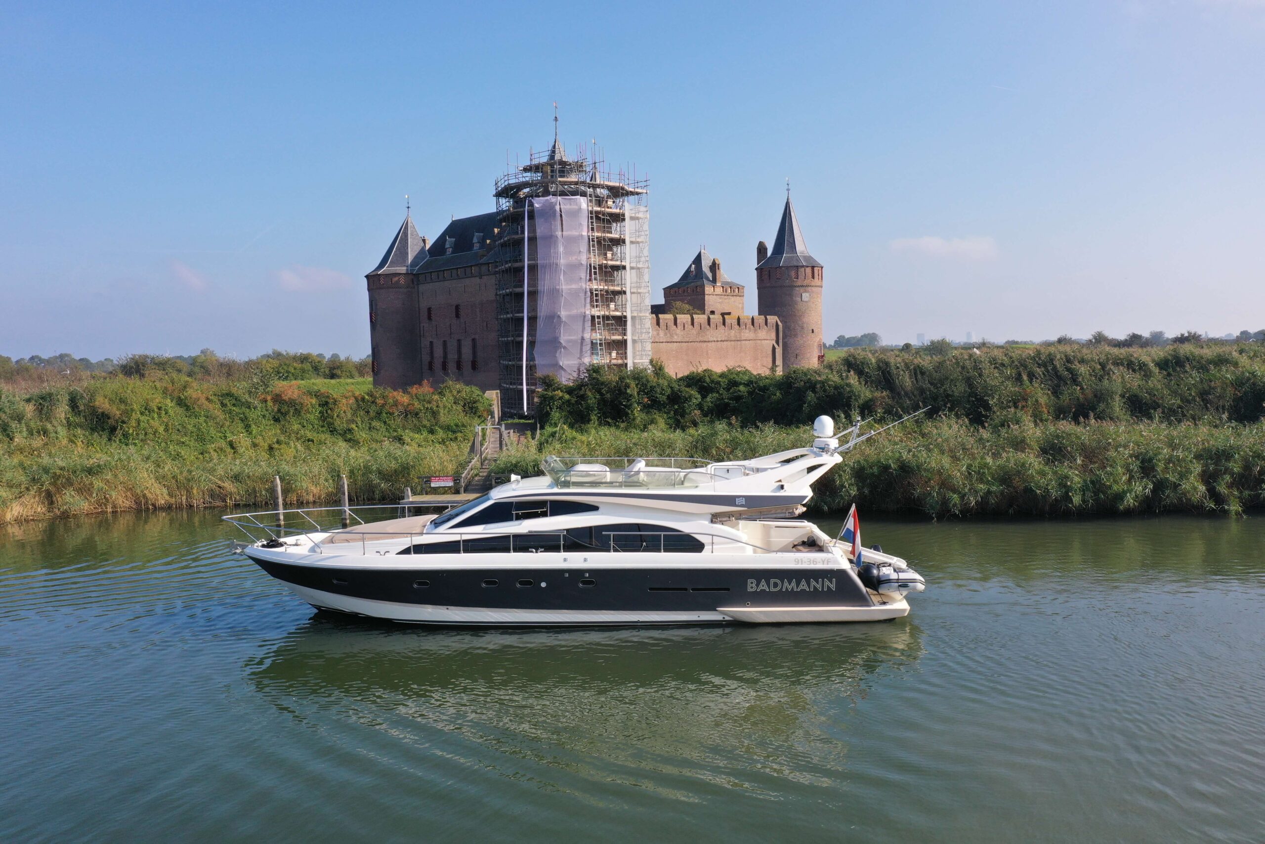 Ferretti Yachts 530