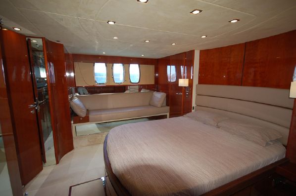 foto: 28 Fairline Squadron 68