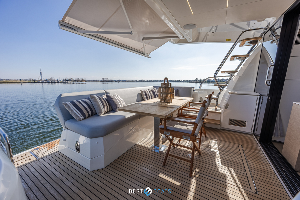foto: 63 Prestige 520 FLY