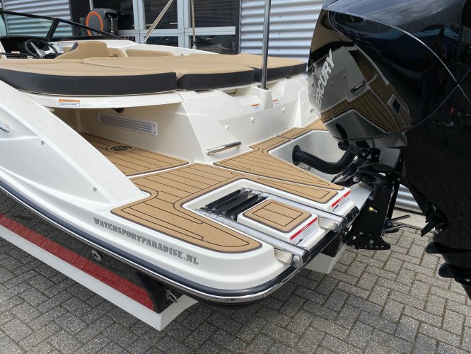 foto: 21 Sea Ray SPX 210 Outboard