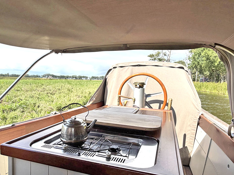 foto: 24 ex Marine Motorsloep 30