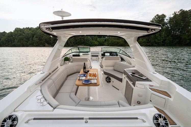 foto: 5 Sea Ray SLX 350