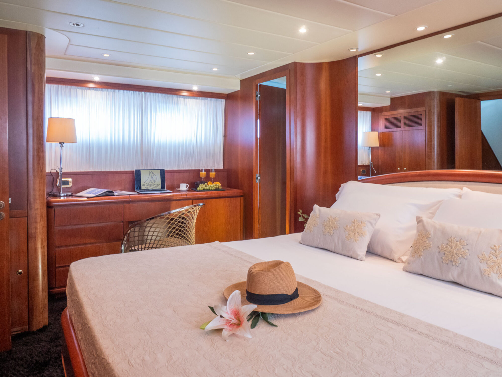 foto: 15 Falcon Falcon 100