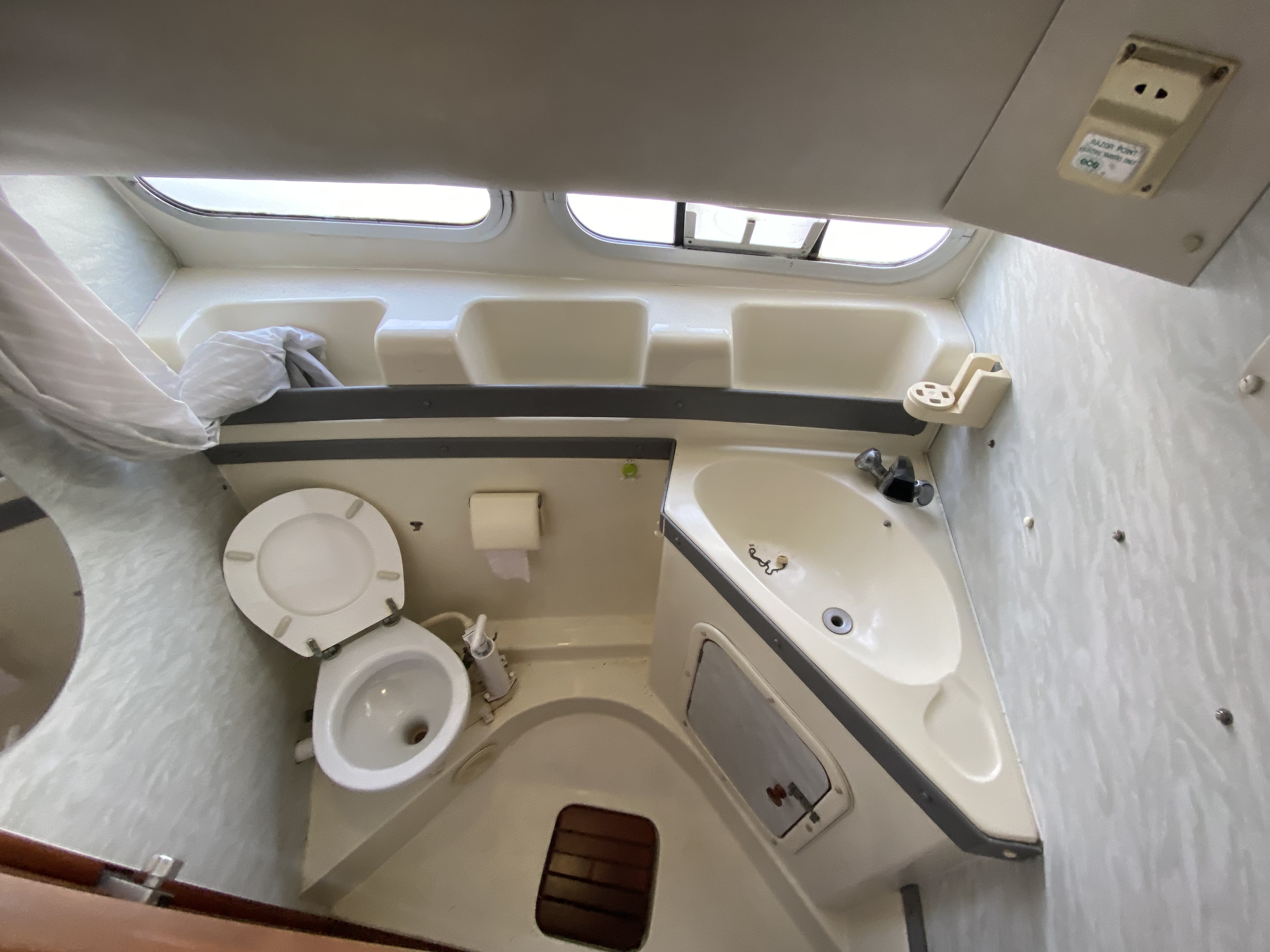 foto: 12 Sealine 305 Fly