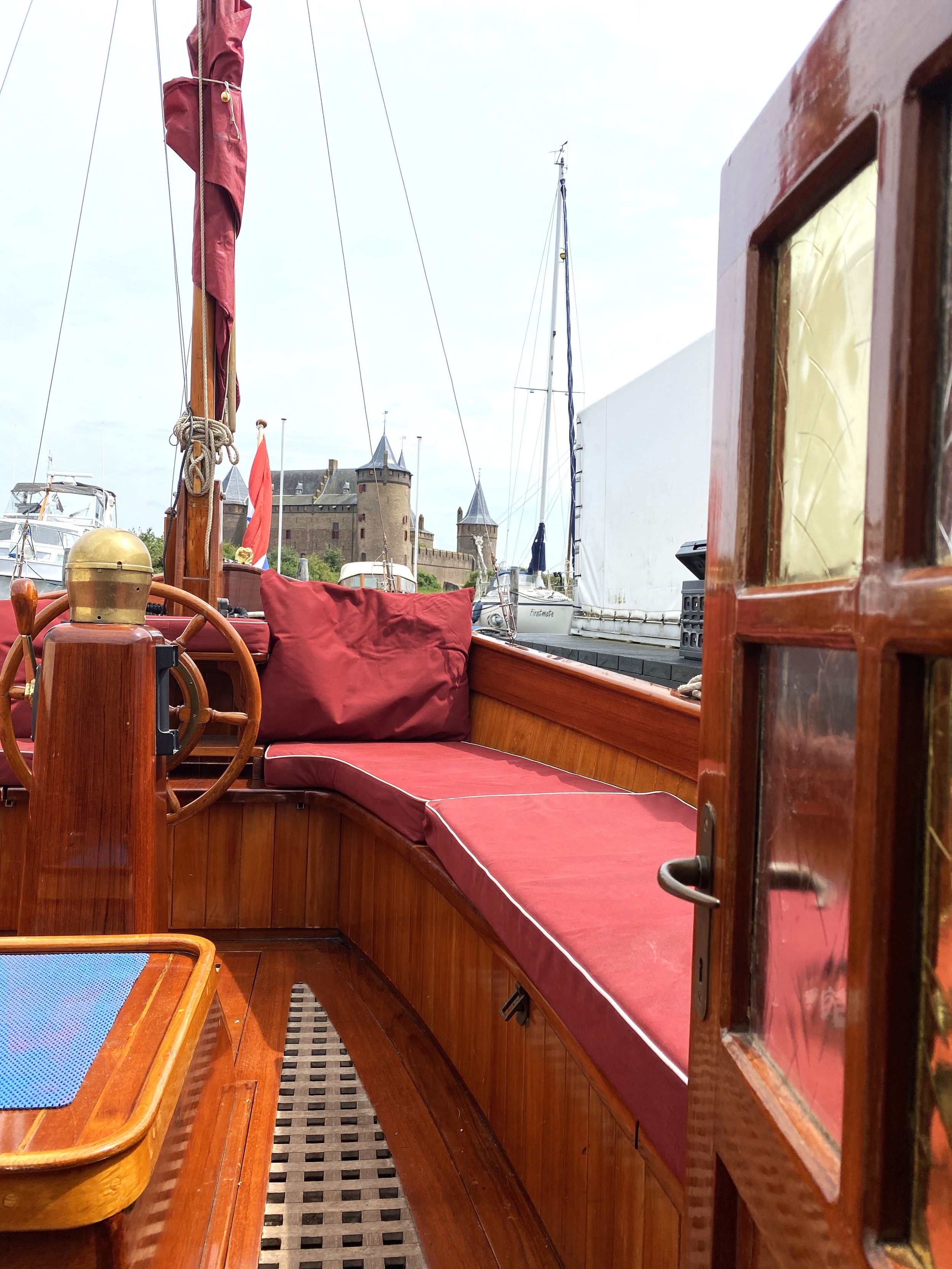foto: 16 Scherpel Kajuitsloep Teak/ Mahonie