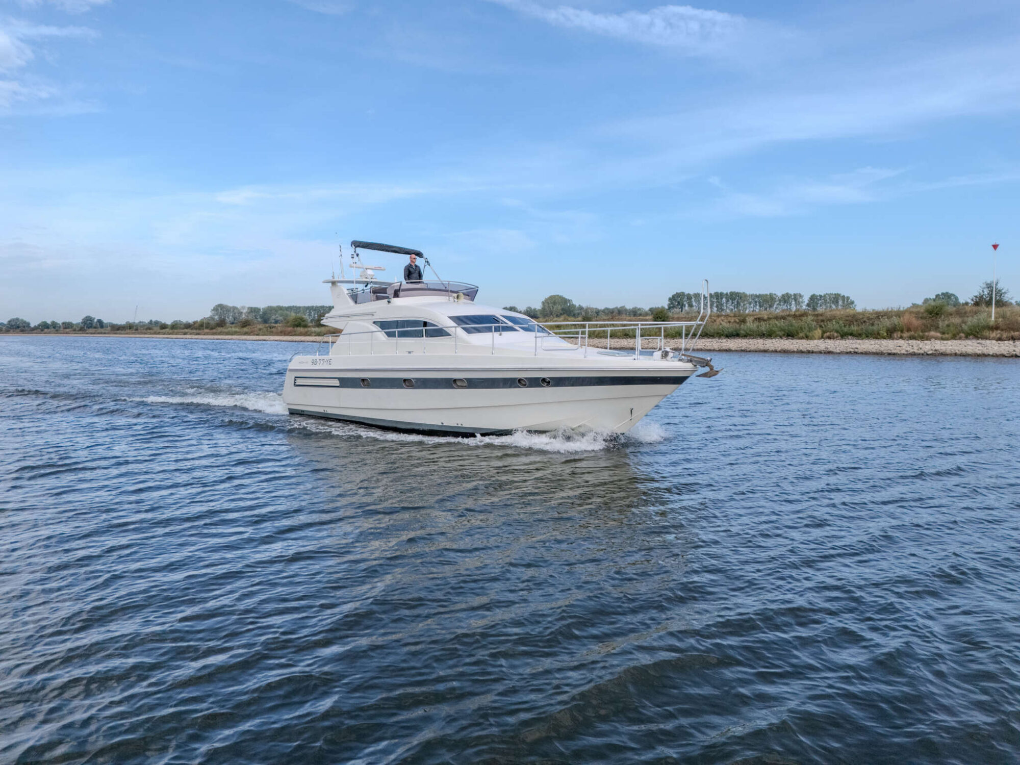 foto: 49 Mochi Craft Mochi Craft 43 Flybridge