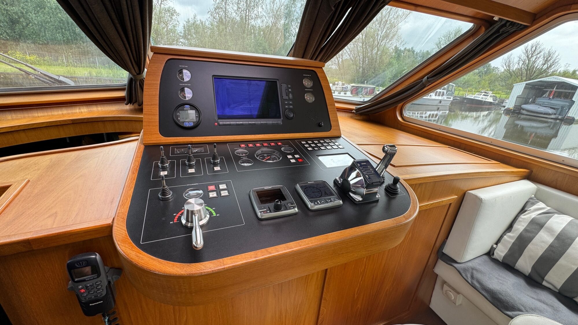 foto: 81 Custen Custen Kruiser 18.00 VS