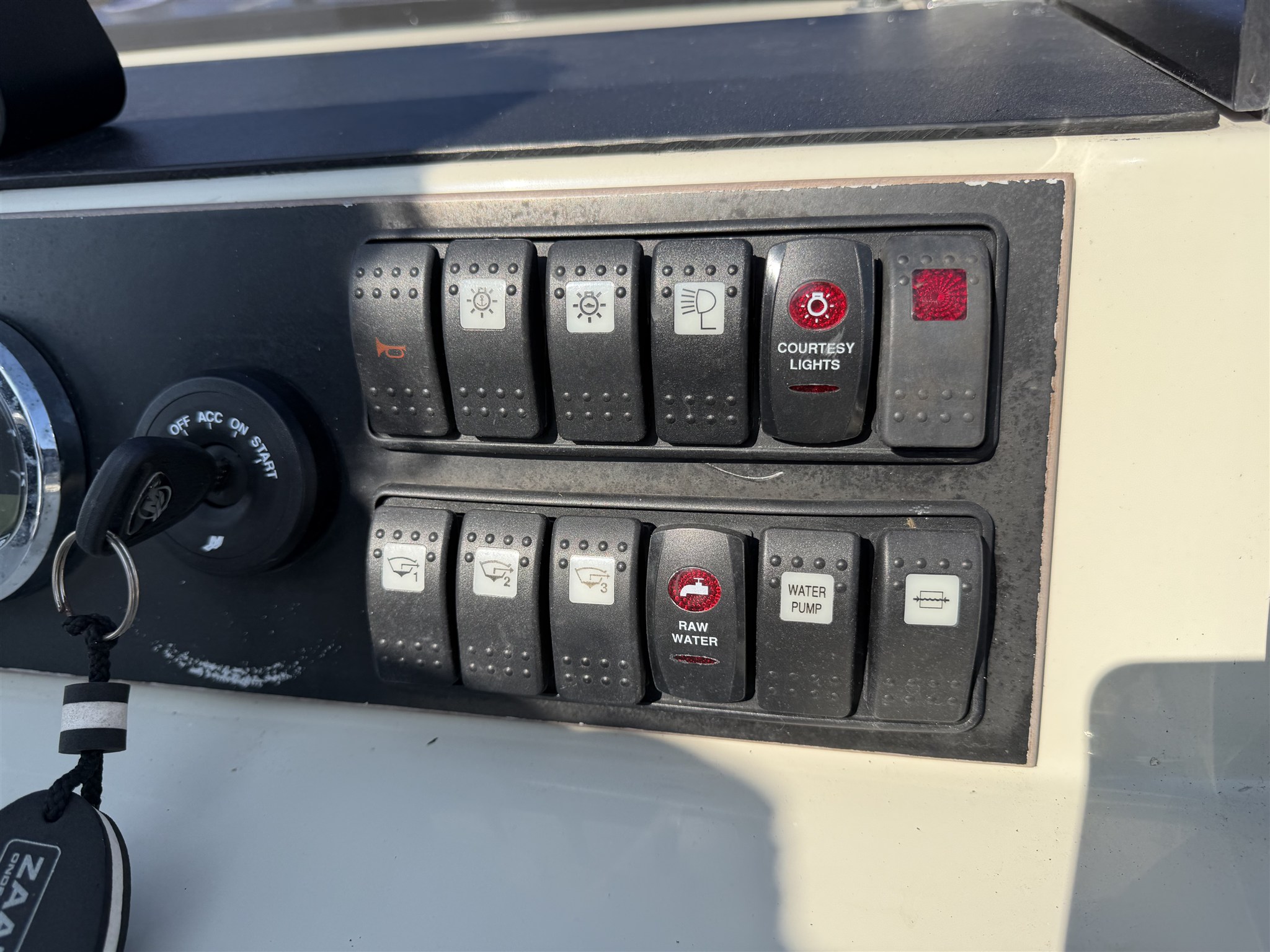 foto: 29 Boston Whaler OUTRAGE 25
