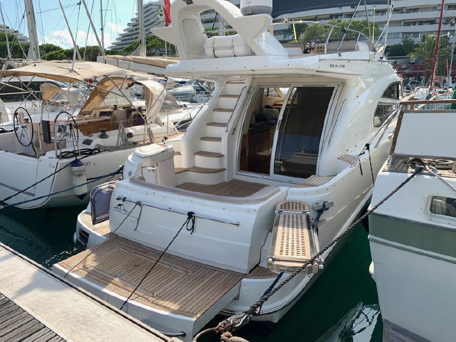 foto: 7 Sealine F42/5 3 cabines