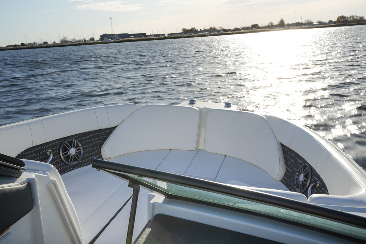 foto: 71 Sea Ray SPX 230 Outboard