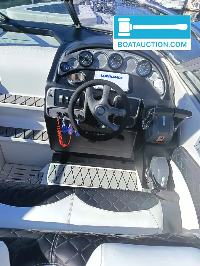 foto: 11 Crownline 315 SCR