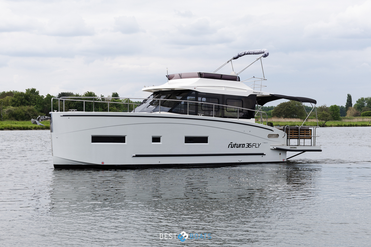 foto: 39 Cobra Yachts Futura 36 Premium Fly