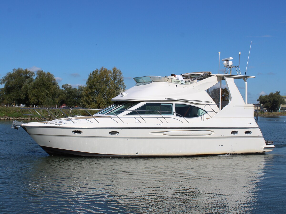 hoofdfoto: 1 Maxum  4100 SCA 