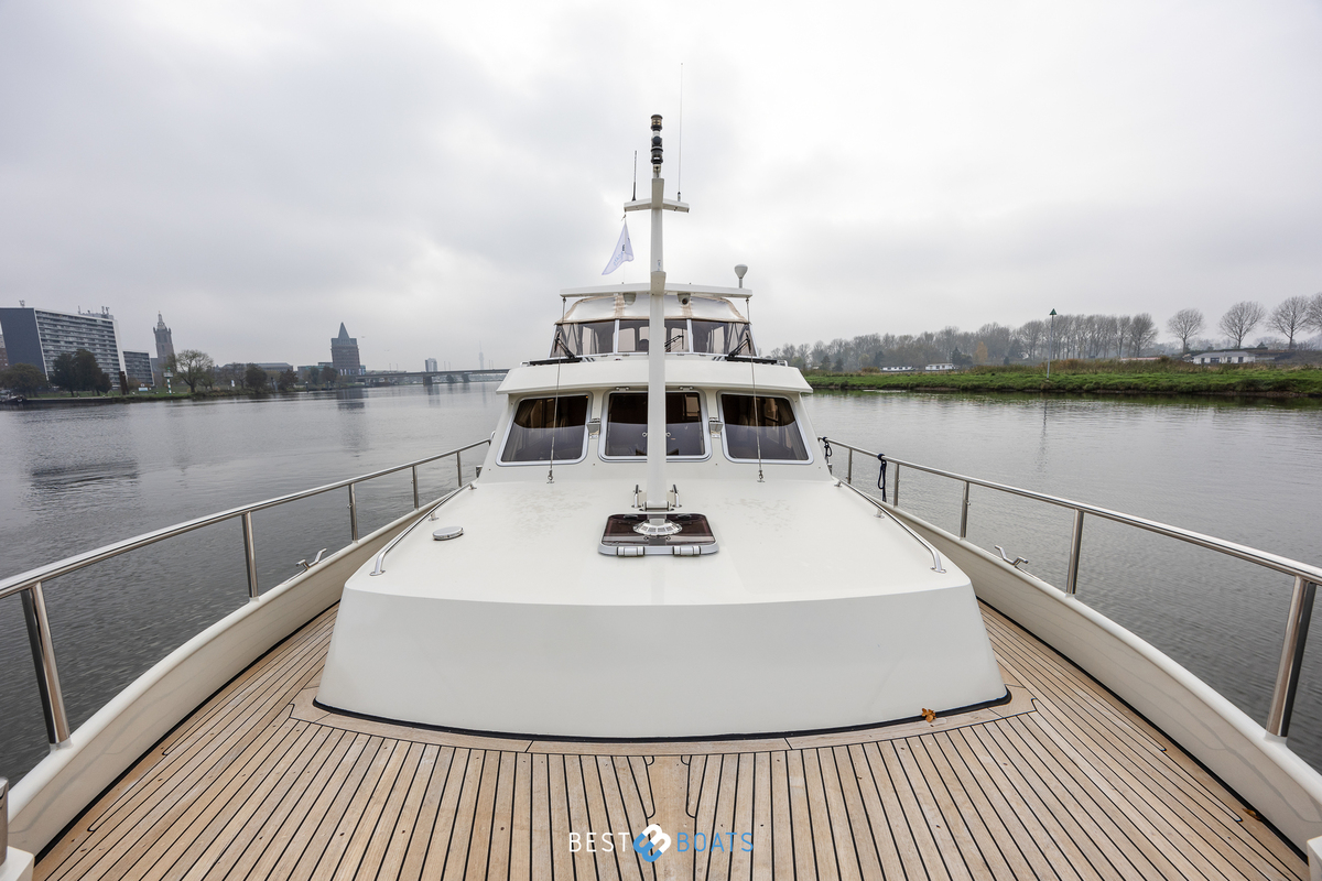 foto: 36 Linssen  Grand Sturdy 430 AC MKII Diamond