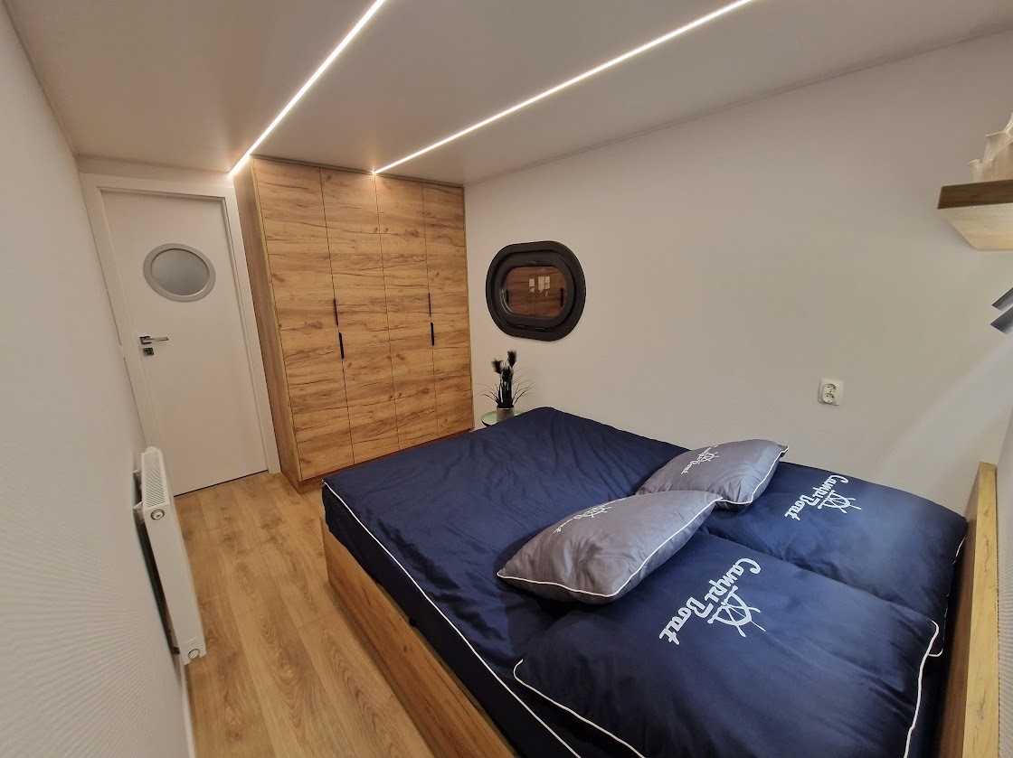 foto: 28 Campi 460 Houseboat