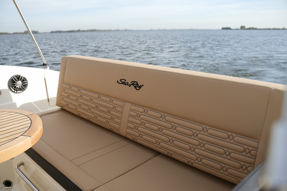foto: 35 Sea Ray SPX 210