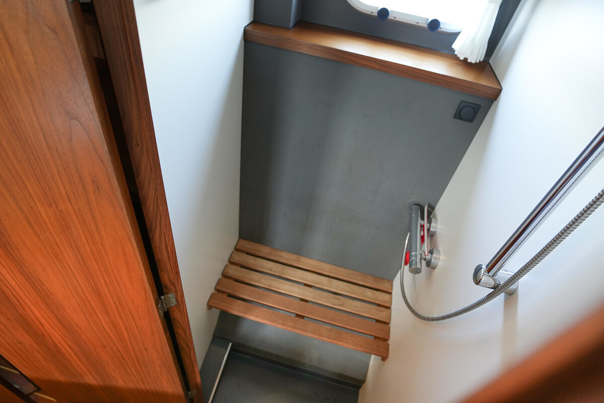 foto: 59 Linssen Grand Sturdy 410 AC Variotop met stabilisator