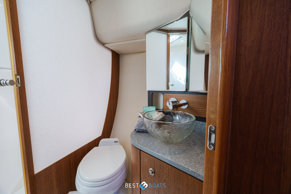 foto: 37 Tiara 4300 Sovran