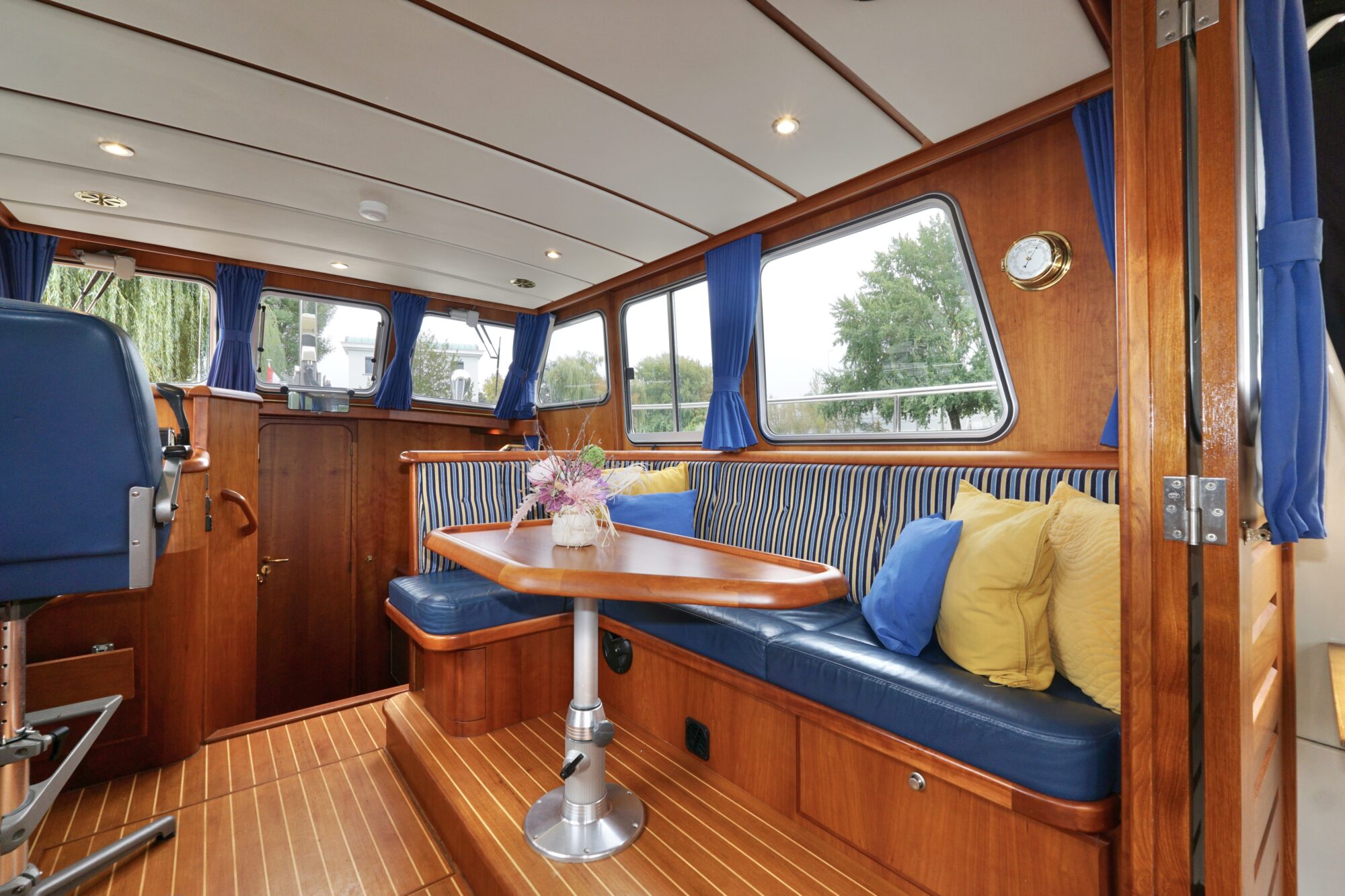 foto: 38 Jetten Jetten Bully 9.60 OK Spiegeldeur