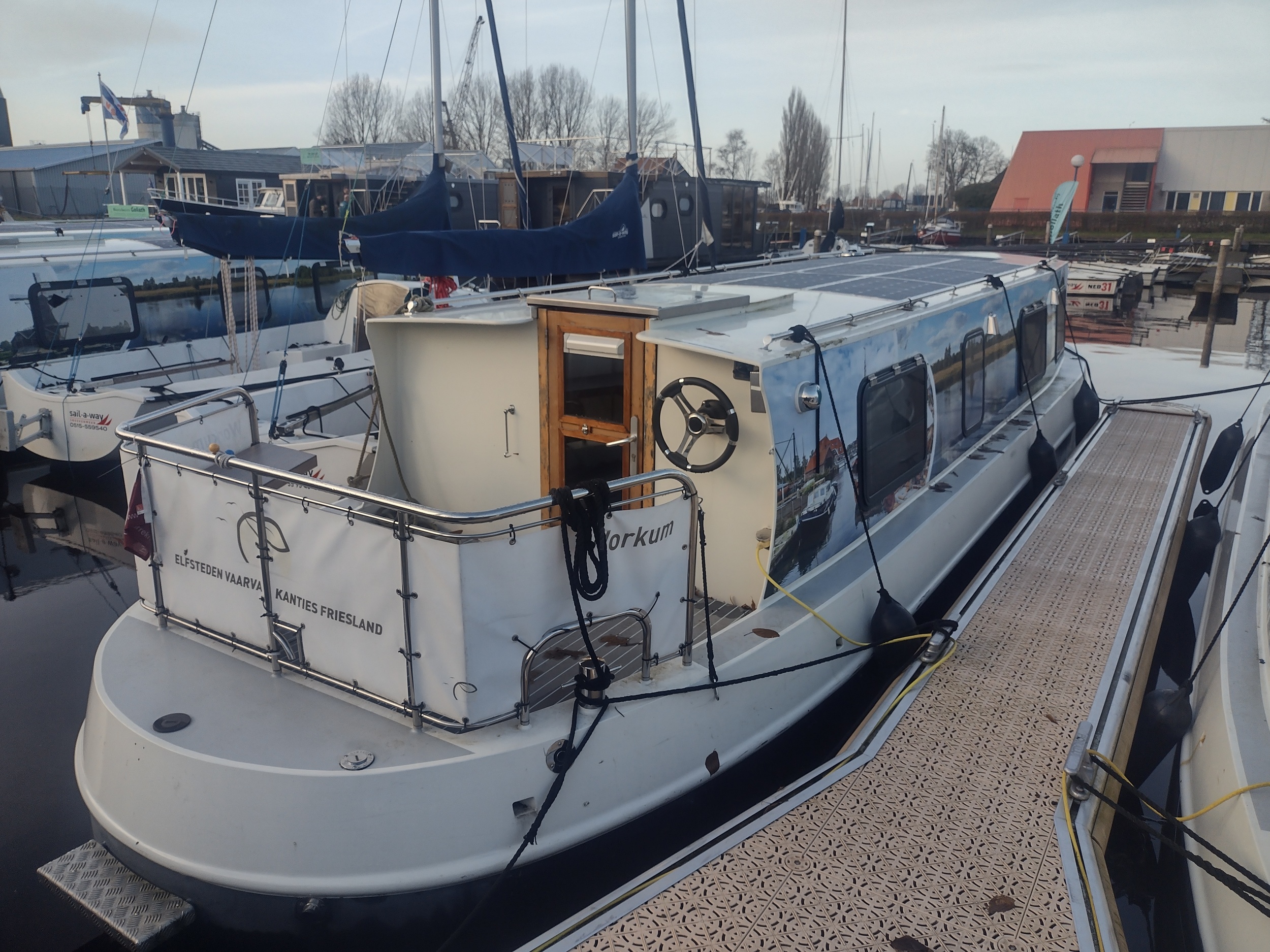 hoofdfoto: 1 Houseboaten ( 4x ) Hybride/Electrisch Varend