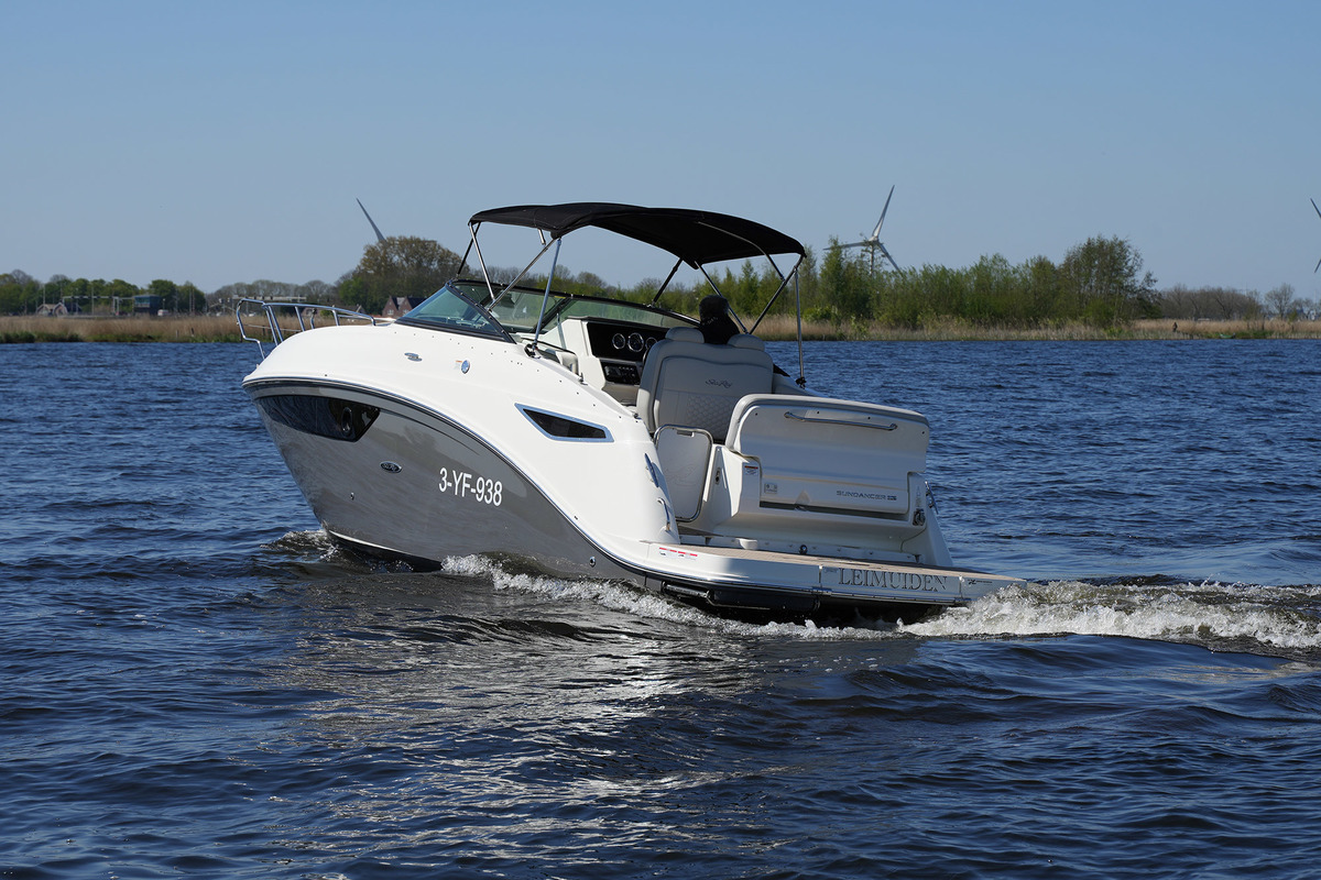 foto: 69 Sea Ray Sundancer 265