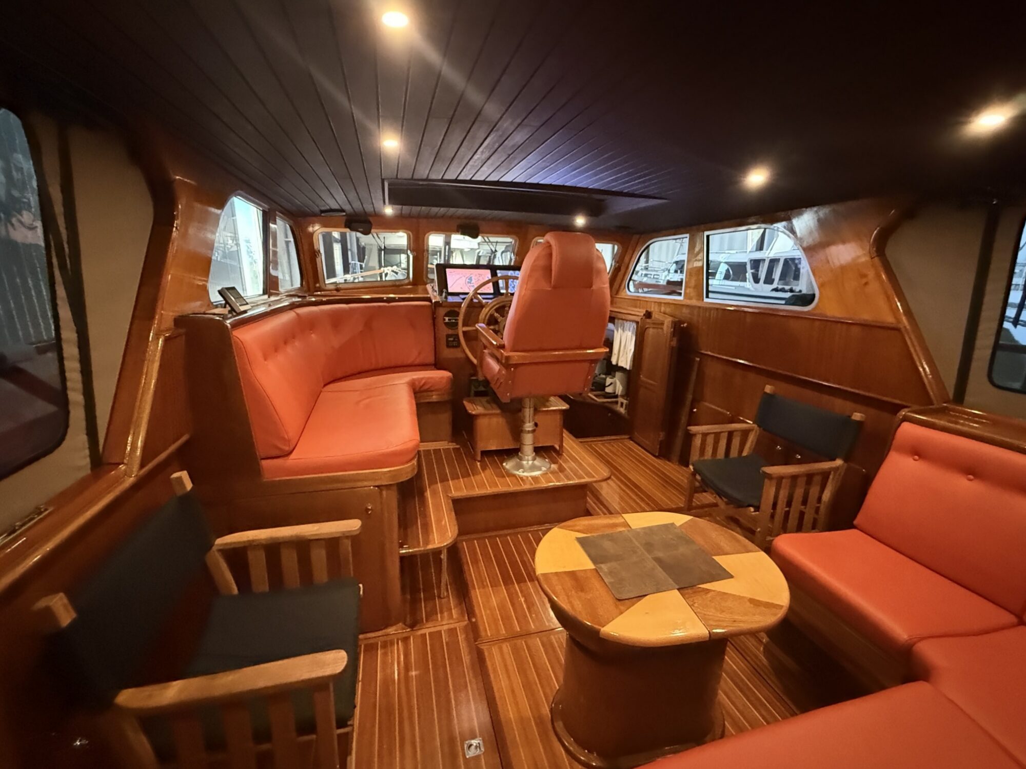 foto: 18 Crown yachts Crown Cruiser 12.85 OK Spiegeldeur