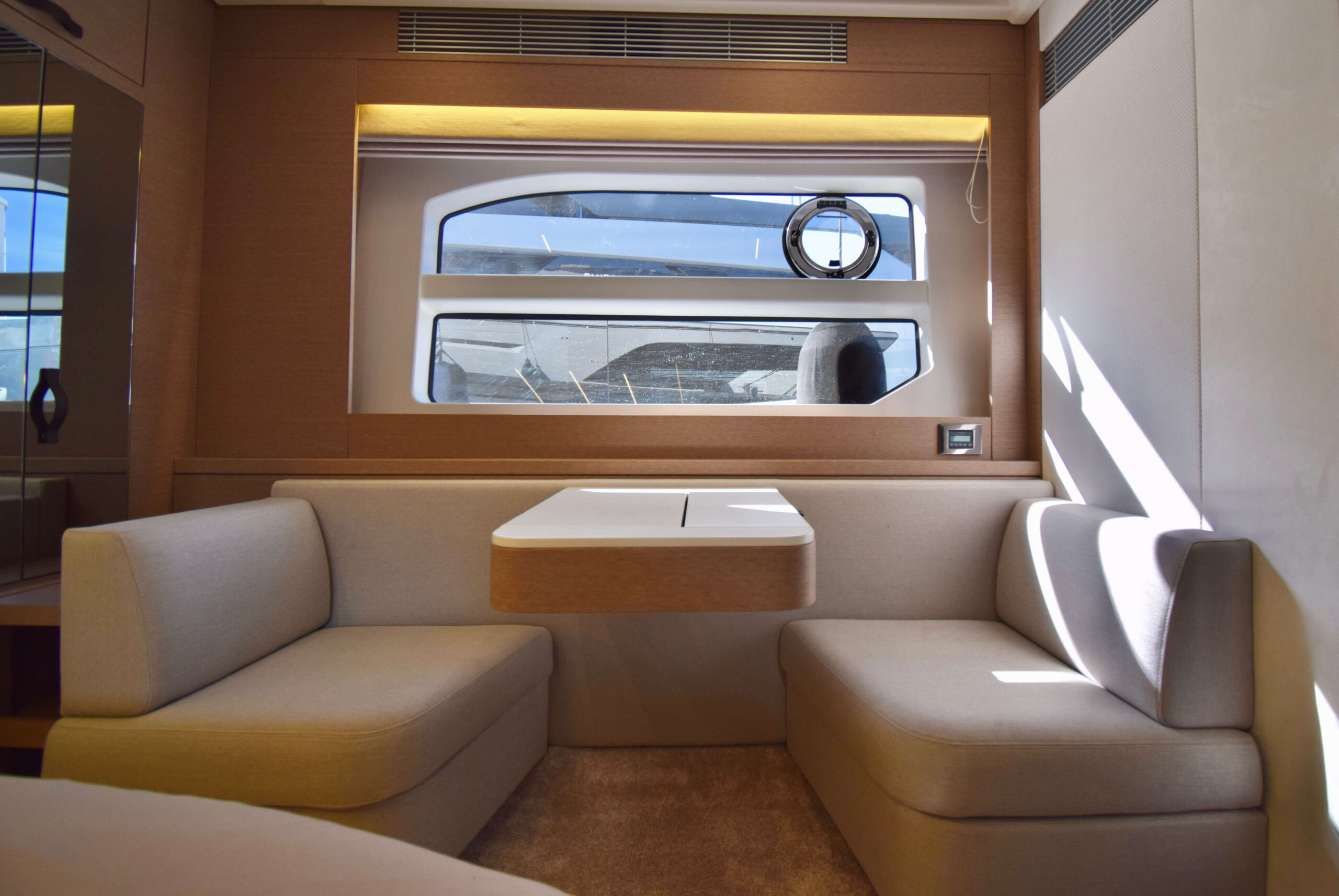 foto: 32 Prestige 590 Flybridge #19