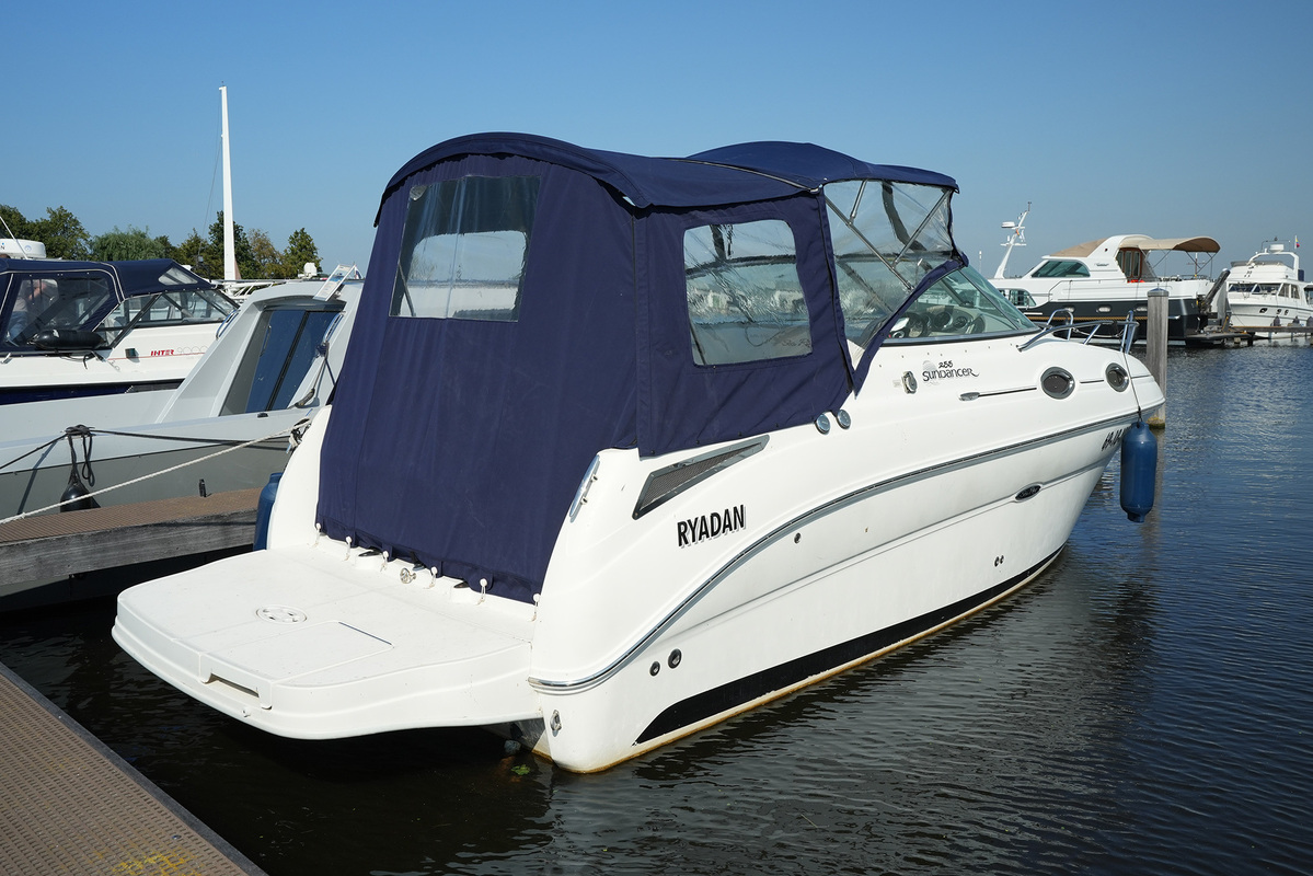 foto: 75 Sea Ray 255 Sundancer