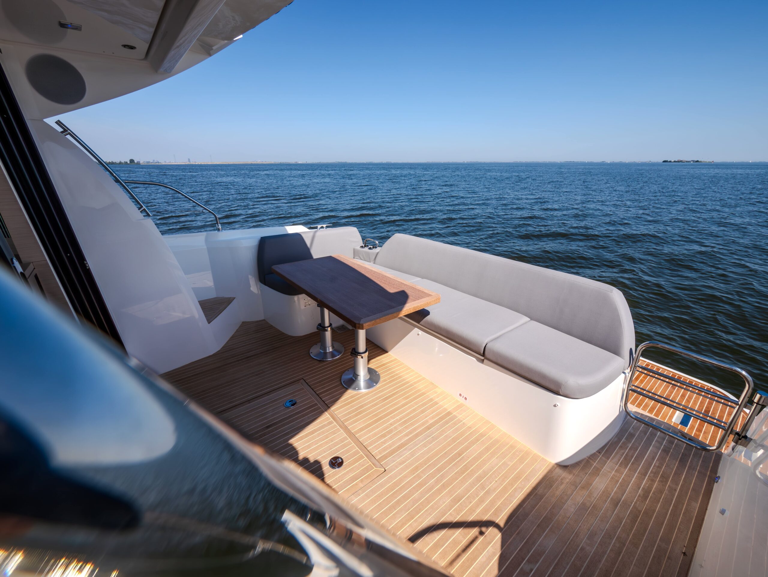 foto: 12 Prestige 420S