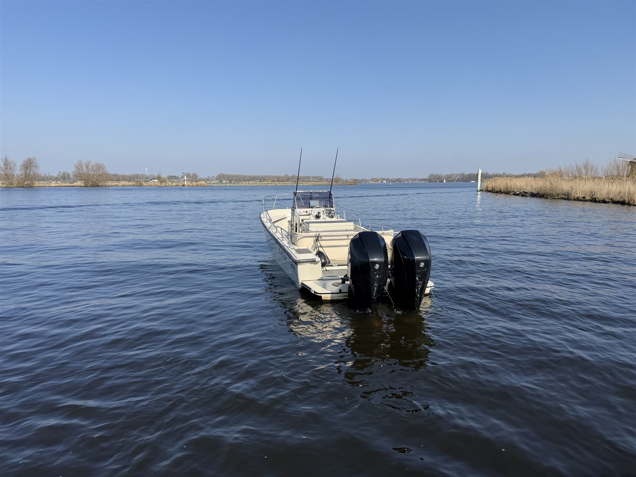 foto: 30 Boston Whaler OUTRAGE 25