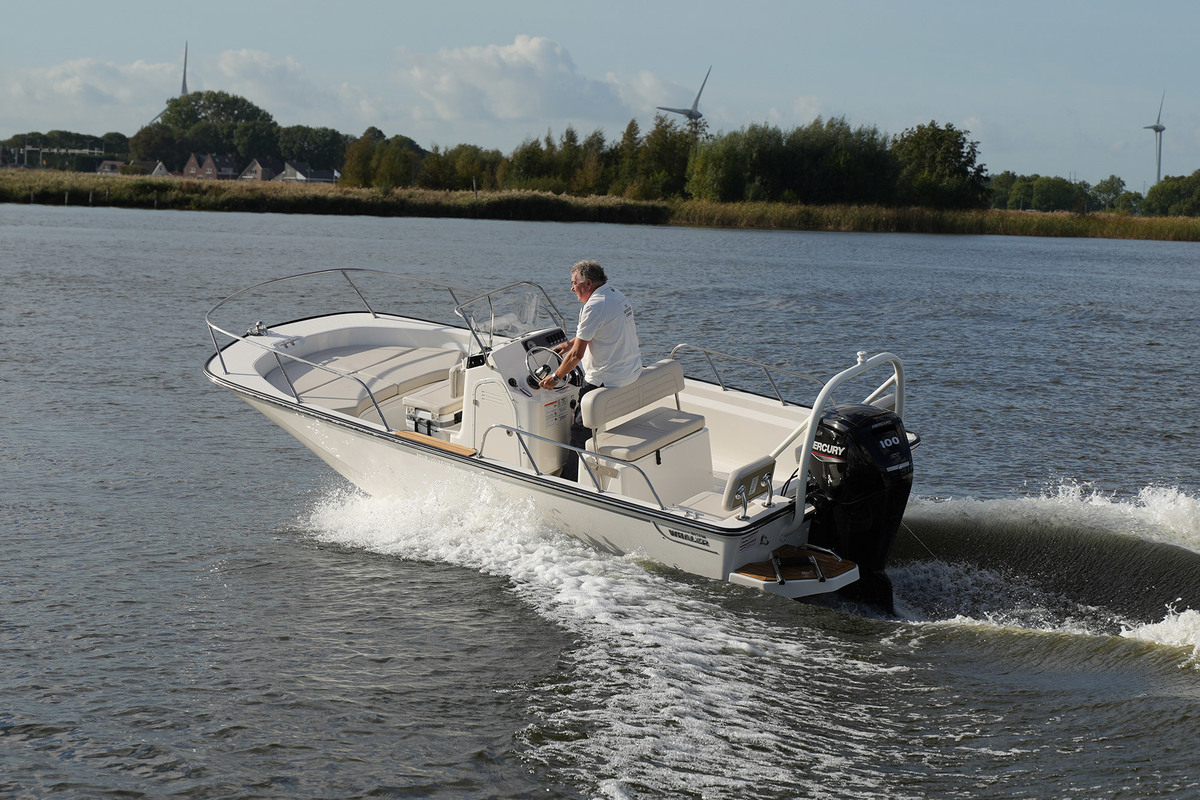 foto: 40 Boston Whaler 170 Montauk