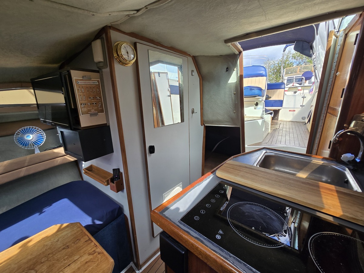 foto: 18 Sea Ray 220DA